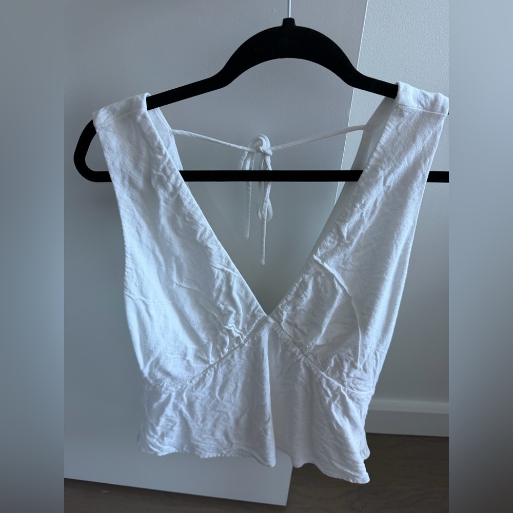 Abercrombie & Fitch White V-Neck Tie-Back Cropped Tank